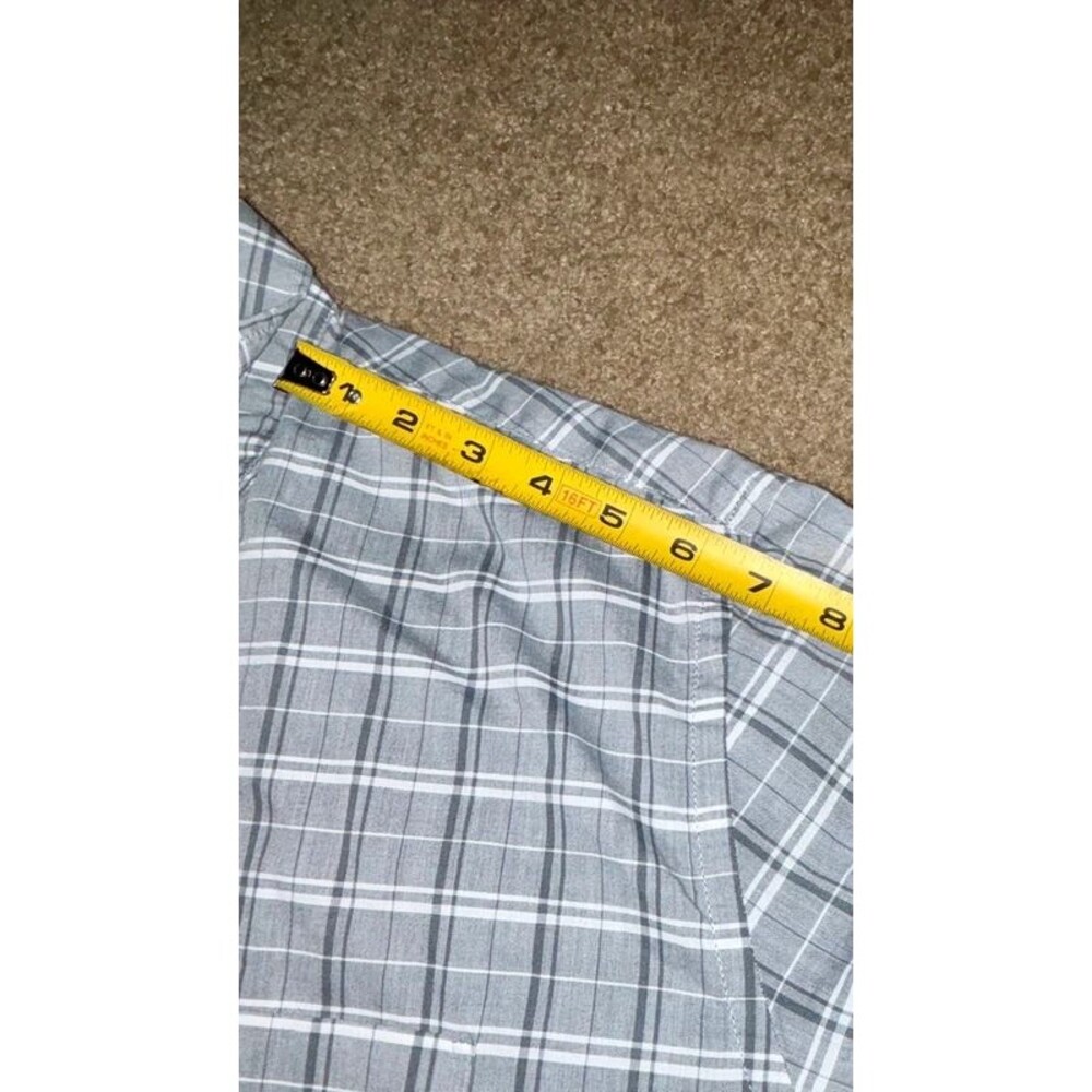 Button down - Picture 7 of 9
